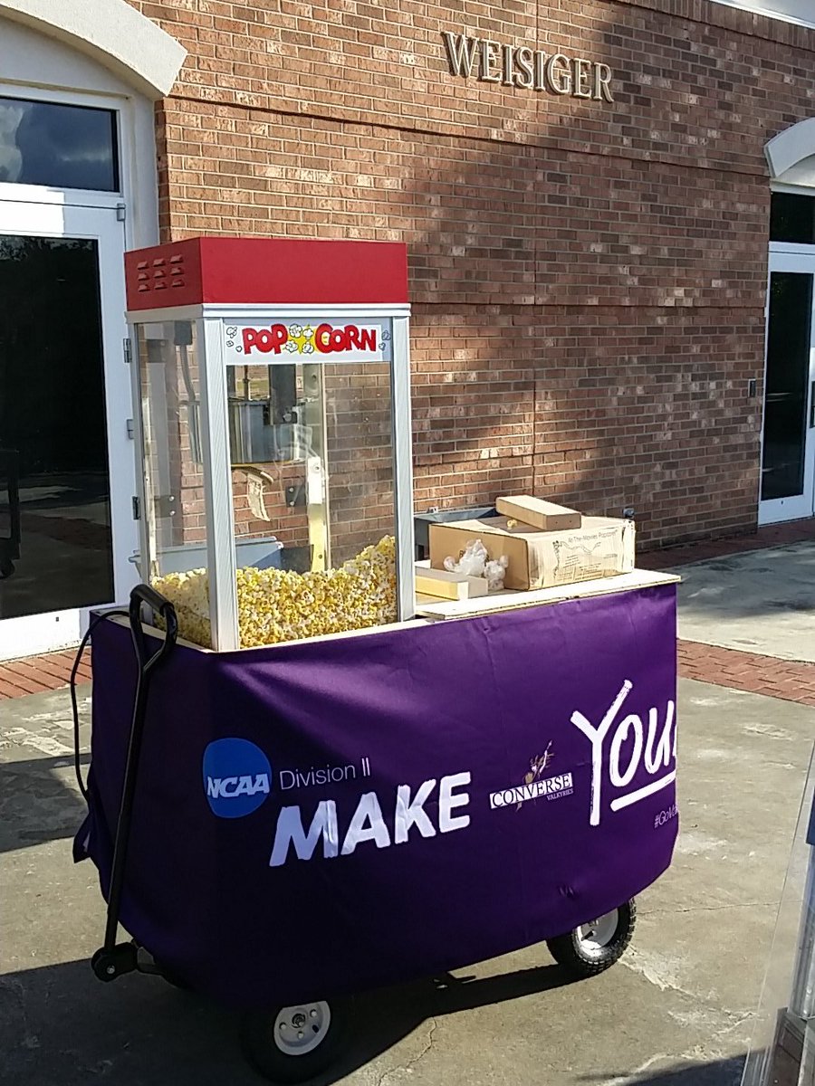 Brit_Bennettr's tweet photo. Come support the tennis team and buy some 50 cent popcorn! https://t.co/to8VWK5OeE