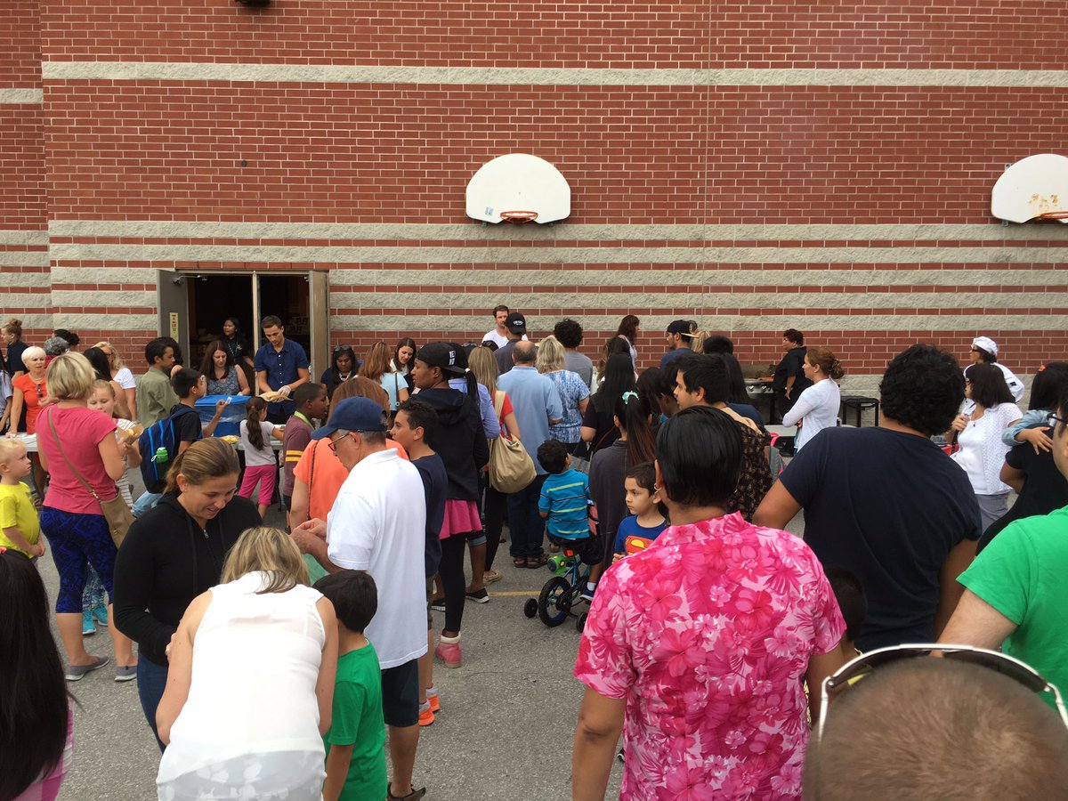 SienaDPCDSB's tweet photo. How deep is your love for Siena Open House BBQ? #openhousebbq @SienaDPCDSB @DufferinPeel https://t.co/H6BzijVTTL