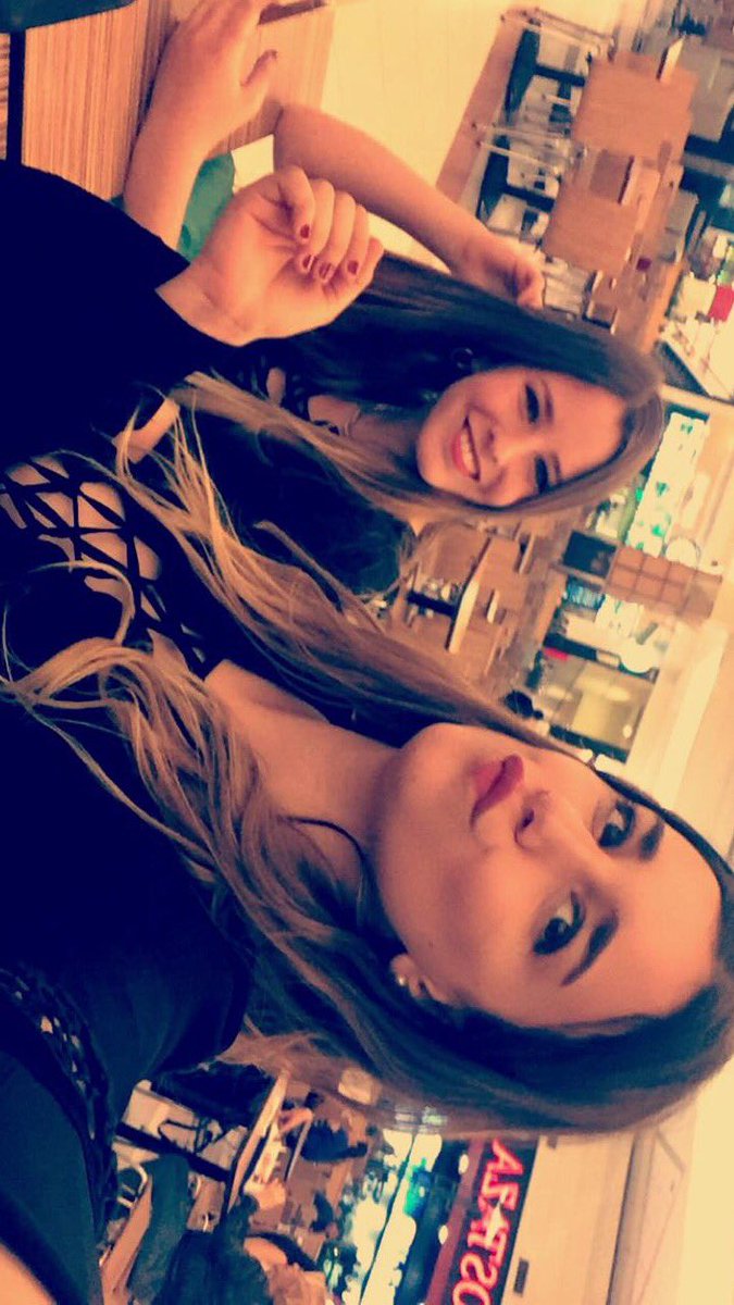 camuriveros's tweet photo. Reapertura del local de Muaa en unicenter, con @lourdesmansilla ❤️❤️ https://t.co/GxVKSIo7X8