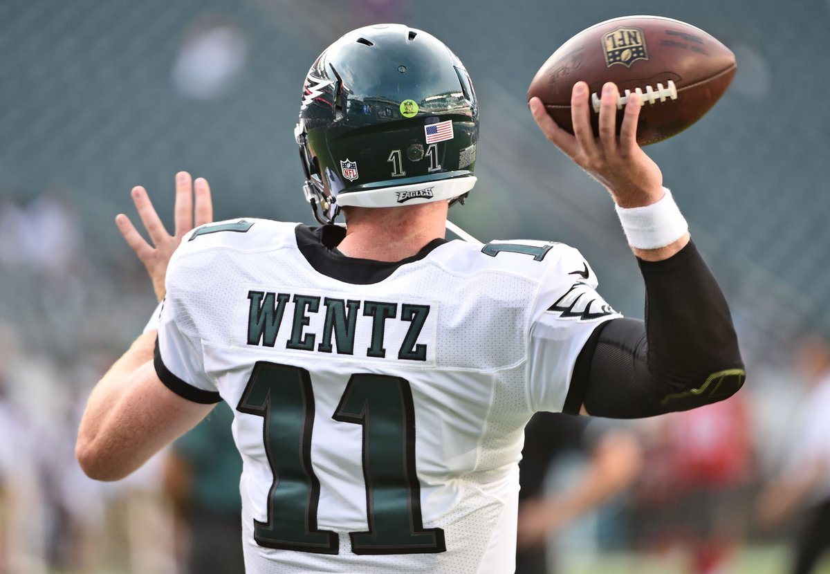 basezor's tweet photo. RT for Carson Wentz fav for Dak Prescott https://t.co/biaYgExfZy