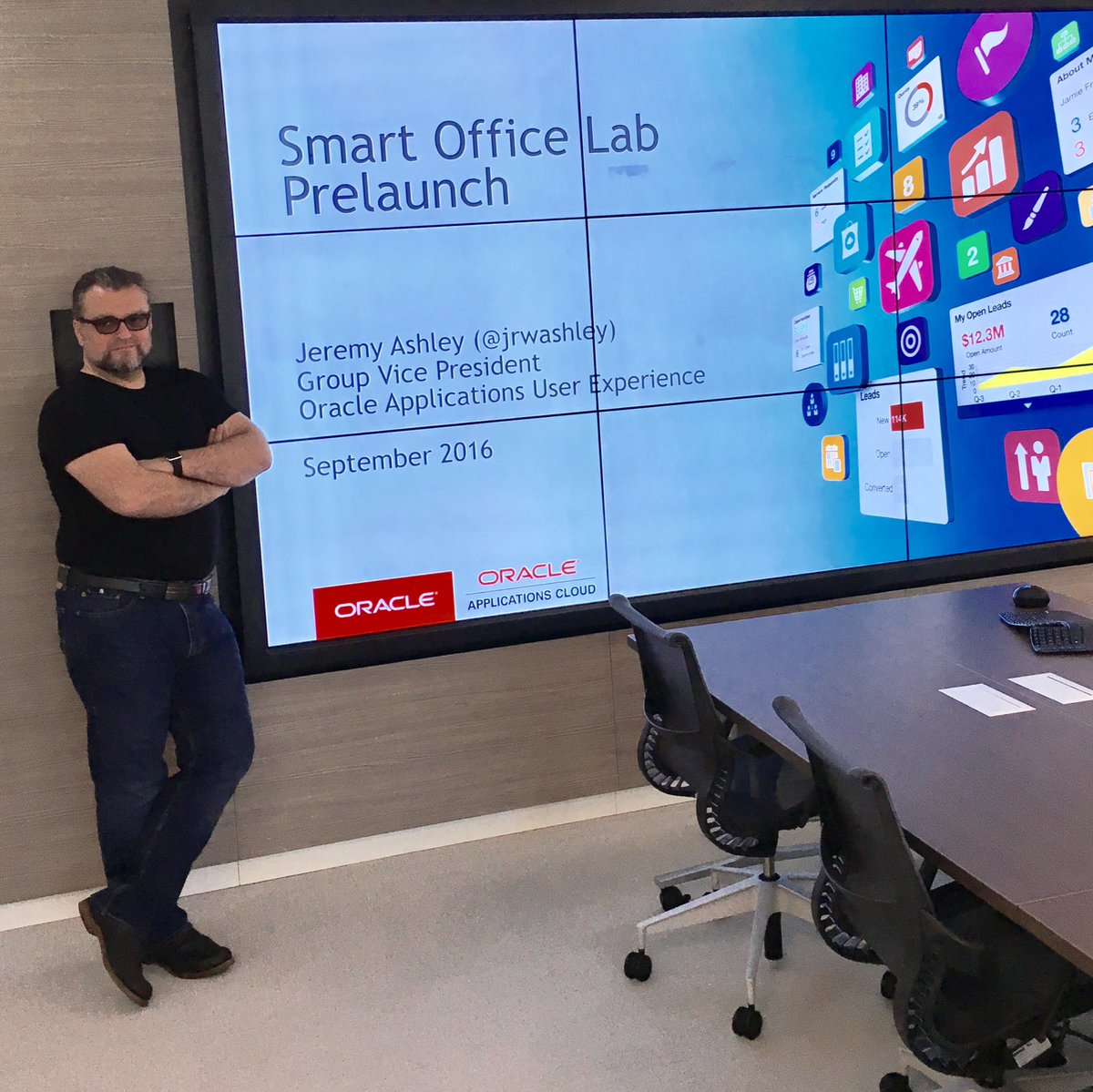 noelportugal's tweet photo. Today @jrwashley GVP of Applications UX showed us a preview of the Smart Office Lab. #thefutureofwork #oaux #oow16 https://t.co/lC1CKmhvrq