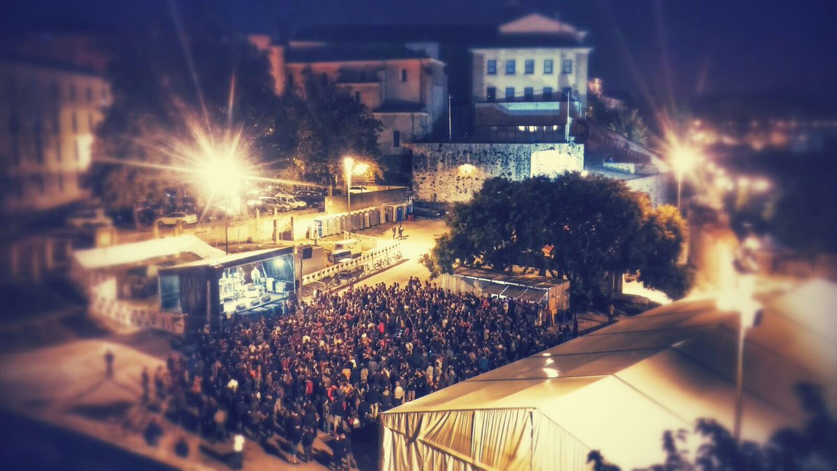 #SFtxiki16
Mila esker <a href="/mellamoiseo/">Iseo 🌸</a> eta <a href="/The_Dodosound/">Dodosound</a> !!! Gora jai herrikoiak!!!