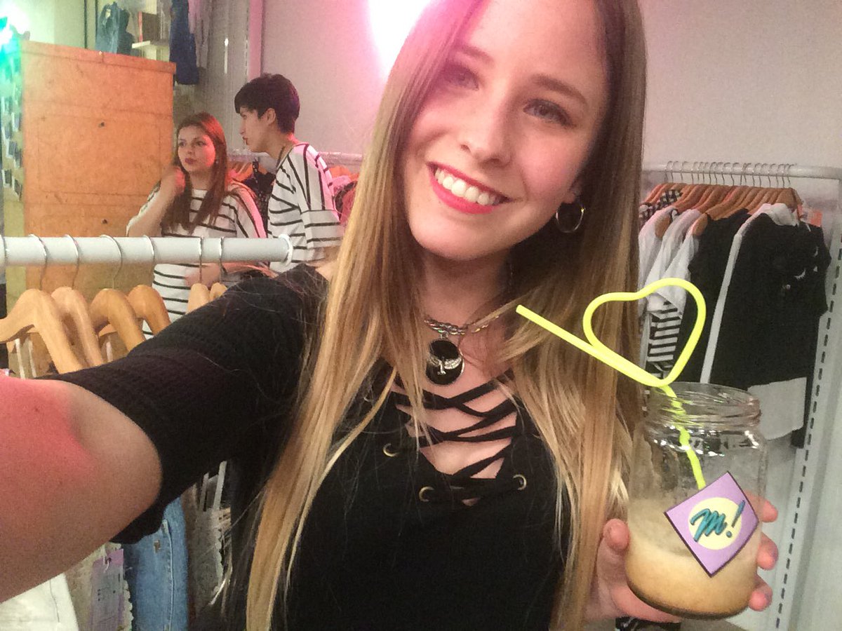 Muaa's tweet photo. Selfie by @lourdesmansilla.
¡Es amor! ❤️❤️❤️ #muaAenUni. https://t.co/7vrjBOTkLX