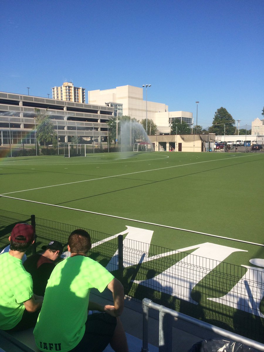 flat_raz's tweet image. Our cheering on our women of @MSUBearsFHockey with some of our @MSUBearsTrackXC ladies! Lets go Bears!!