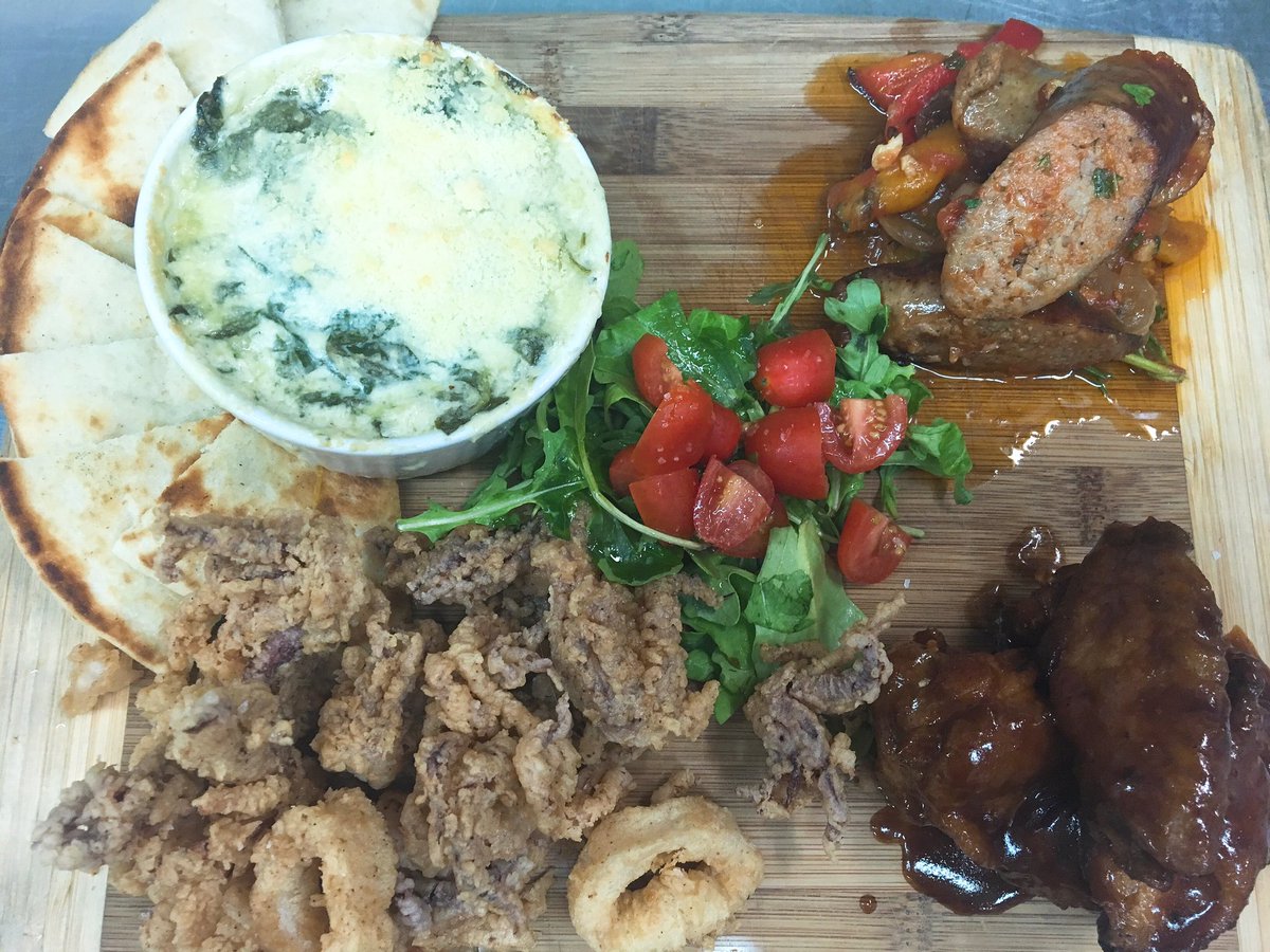 stcecespub's tweet photo. Tapas: BBQ Wings. Italian Sausage w/ Roasted Peppers &amp; Onions tossed in Rosemary Tomato. Spinach Dip &amp; Calamari. Bottle of Wine is 1/2 off https://t.co/tY668FGGyo