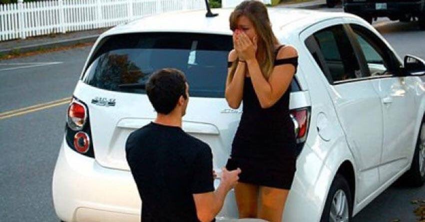 Chicas que van solo por el dinero de una persona... ¿A eso le llamais amor?¿De verdad? Luego decimos😉