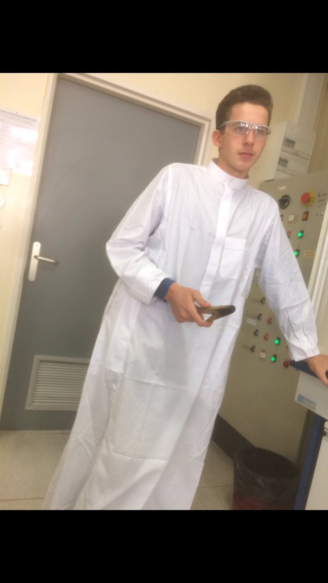 ovnigzz2's tweet photo. Quand y'a plus d'blouses a carrefour on fait avec https://t.co/kobJWZE2XI