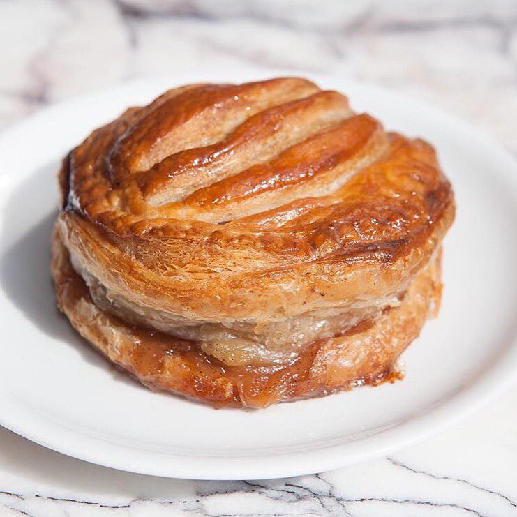 rebellenyc's tweet image. We'll see you this weekend for Melissa Weller's killer pasties like this Chaussons Aux Pommes ✨💃 @grubstreet
