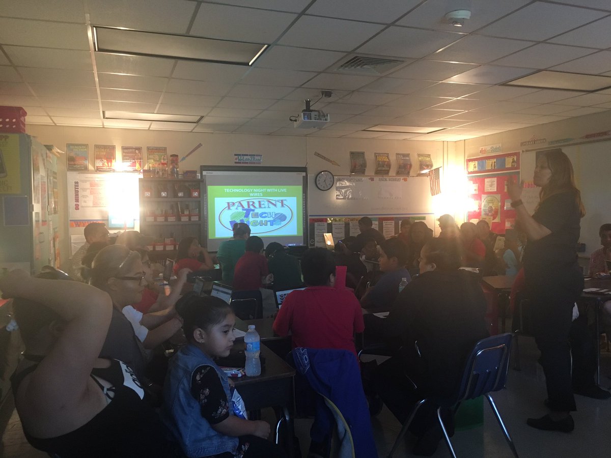 _TrillTrell's tweet photo. Just look at this turn out!!! #parentTECHnight @snhurstELA  so very proud of you! https://t.co/fhpmxCiwu5