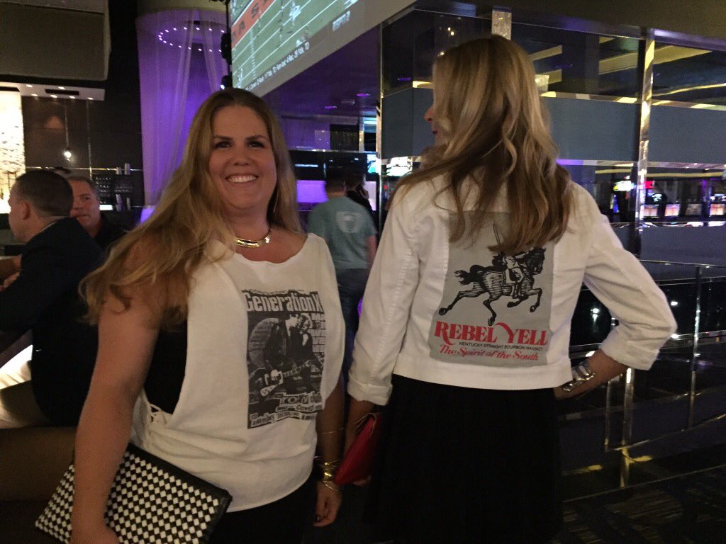 MsDutchie's tweet photo. More than a few Rebel Yells and some Gen X 💜 for @BillyIdol in Vegas. #yeswemadeouridolwear https://t.co/Fs8mimqaIZ