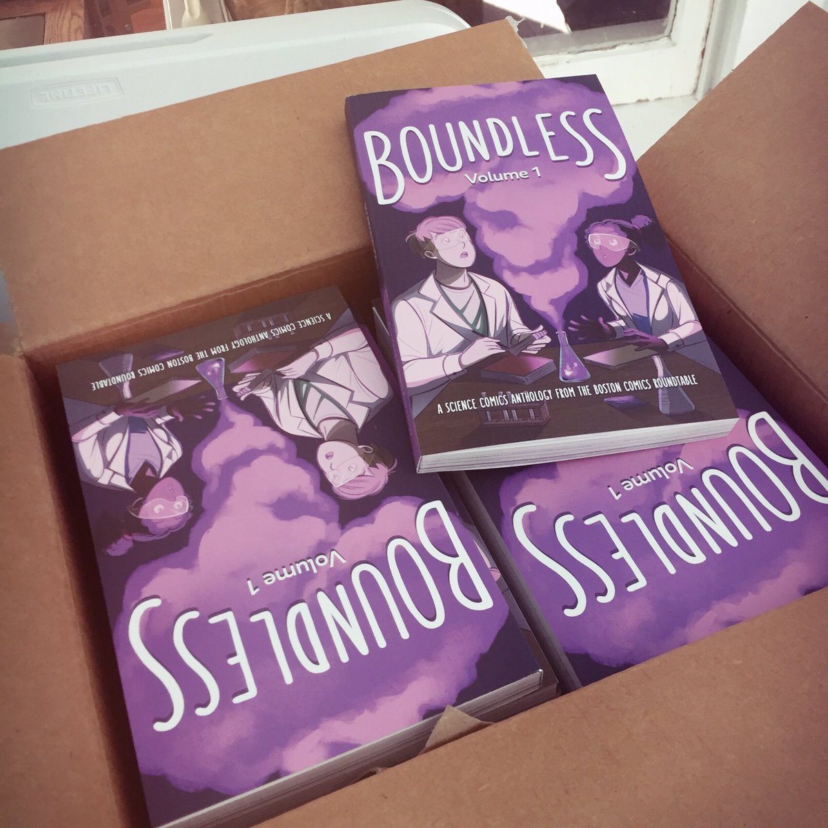 Olovia's tweet photo. The @BoundlessComic reprint is in! No more damaged books. 💖 We'll start shipping after @ripexpo! https://t.co/lwfkjCN0Ra