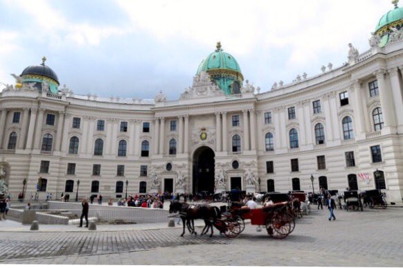 nilatanzil's tweet photo. Kesan2 liburan di #Vienna, #Austria. Seru nggak sih? Baca disini yah.. https://t.co/xqPuh5GWrB #BlogNila #travel https://t.co/jeINVB6YsQ