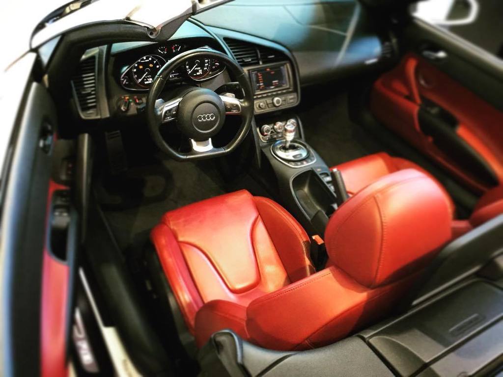 Prestige_CO's tweet photo. All about that R8 Spyder red interior #convertiblelife •
•
•
#2011R8 #spyder #convertible #rtronic #quattro #redint… https://t.co/ojQ41M55jW