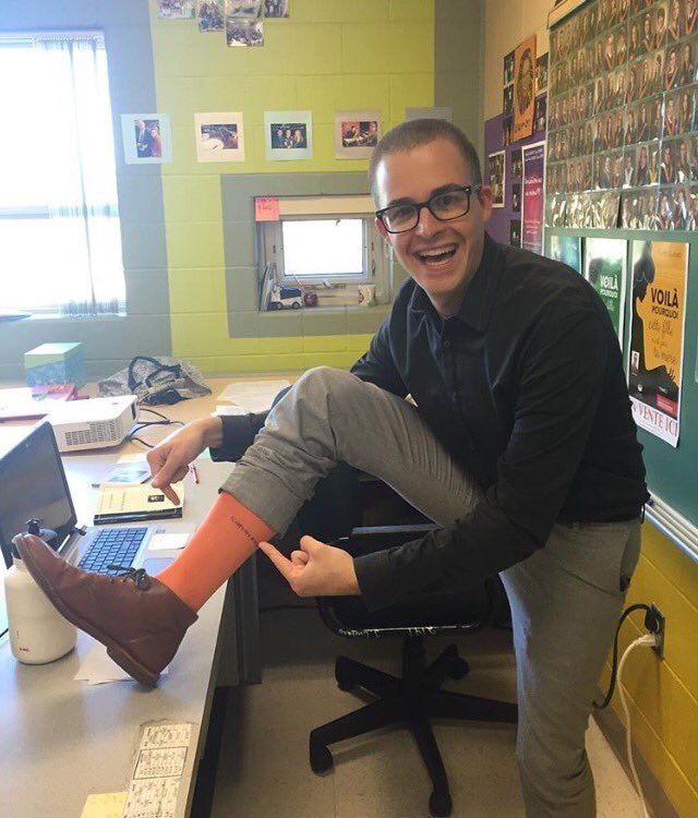 OdyInfo's tweet photo. Monsieur Justin est fier de représenter son école avec ses bas oranges🔶🔶🔶🔶 https://t.co/mdfotBQQlx