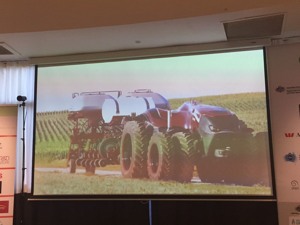 #GrowAg2016 Now we're taking! Fully autonomous driverless tractors! <a href="/CaseIHAus/">Case IH Australia</a>