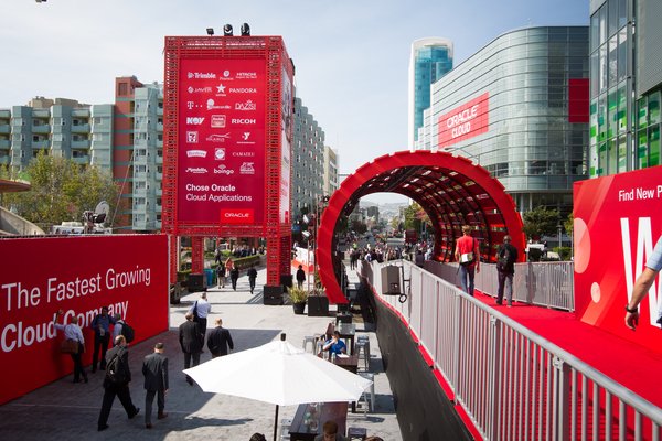 OracleAIWorld's tweet photo. That's a wrap on Oracle OpenWorld 2016! Big thanks to all of our customers & partners for helping to make the event a smash success! #oow16 https://t.co/LAvpHQc9RC