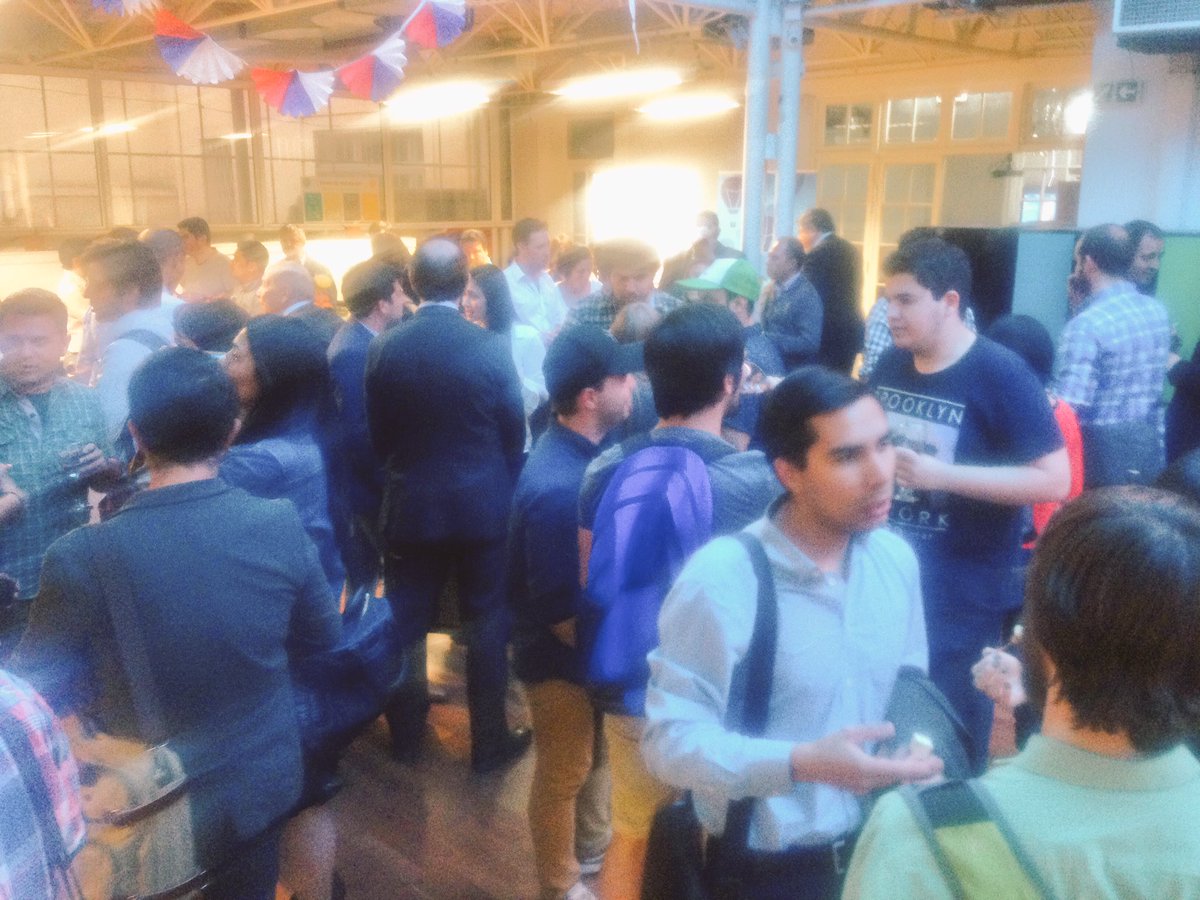 startupchile's tweet photo. Lo mejor de los TechEvening es el #Networking ... #TEedtech https://t.co/7IGtjhWwwl