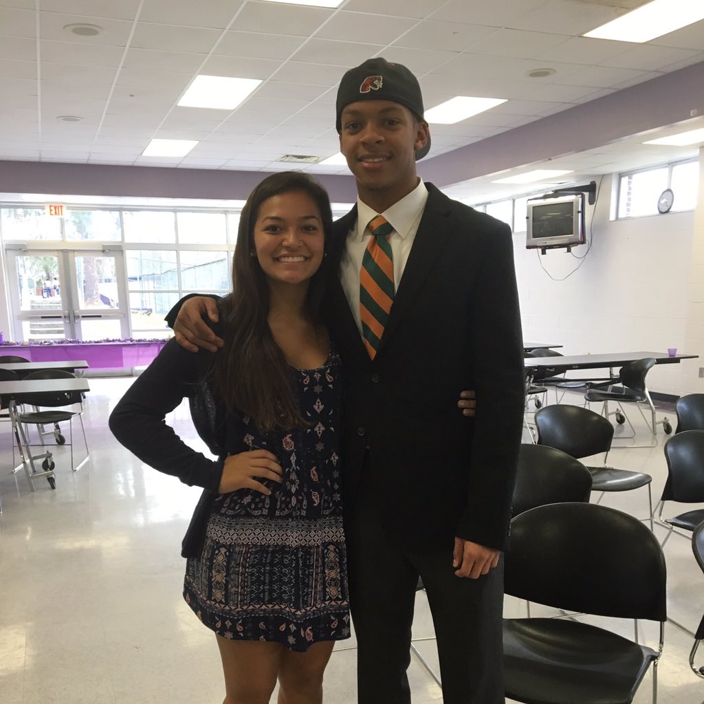 nossa_ale's tweet photo. Happy birthday Dock🎉🎉 I miss ya and hope you have a day filled with yummy food and lots of laughter!!❤️ https://t.co/56MstEHKjA