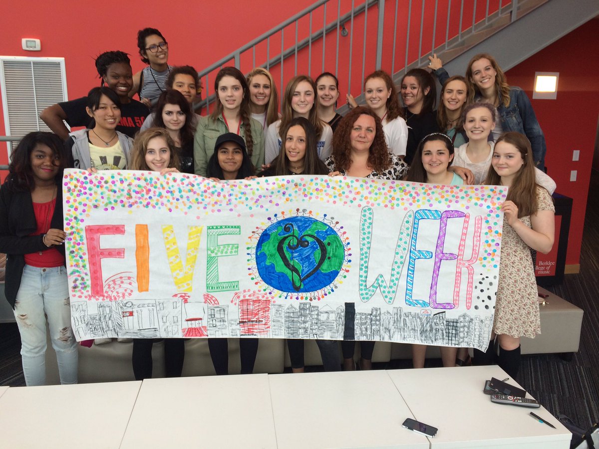 LizzieZink's tweet photo. #tbt to #fiveweek Missing Berklee and my awesome floormates❤️ https://t.co/Je3rTZQHRe