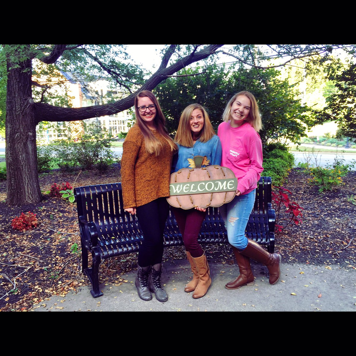 ASAApsu's tweet photo. Happy fall from #ASAZetaO 🍂🍁 https://t.co/SfEsSqxrNE