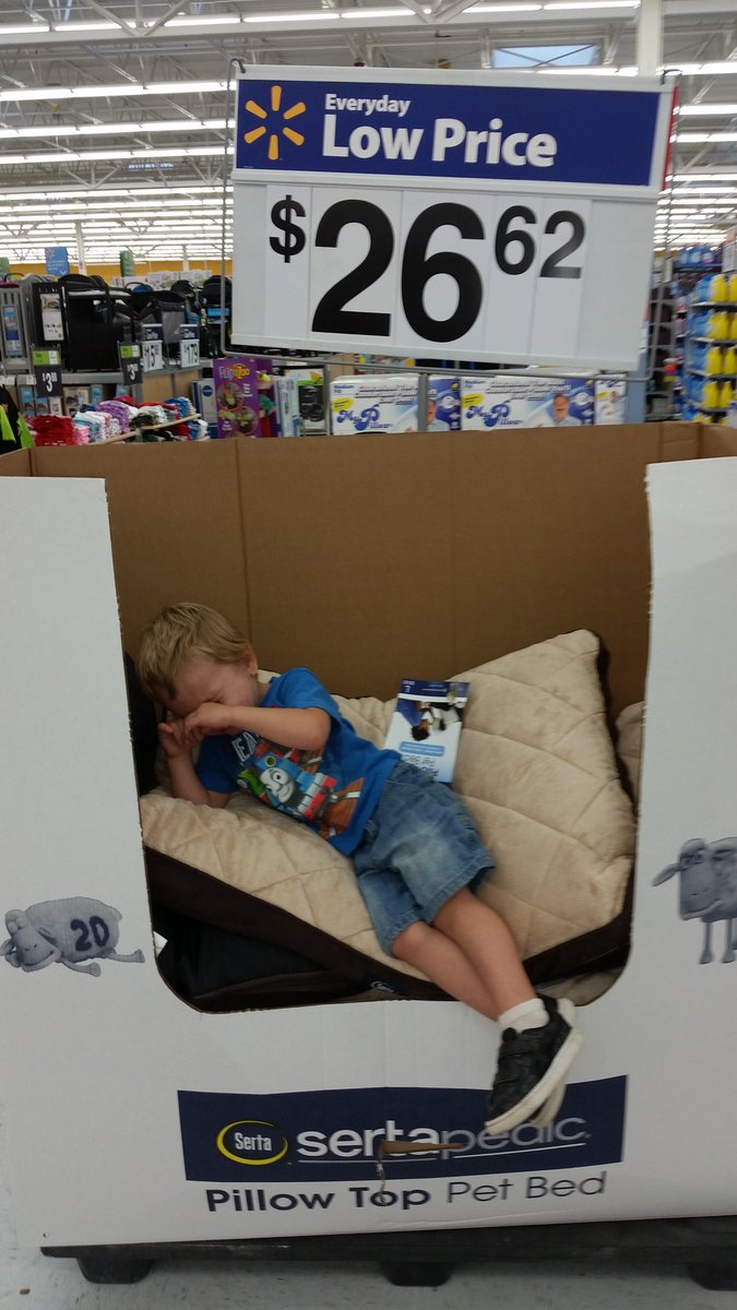 fathertime2245's tweet image. Pillow didving