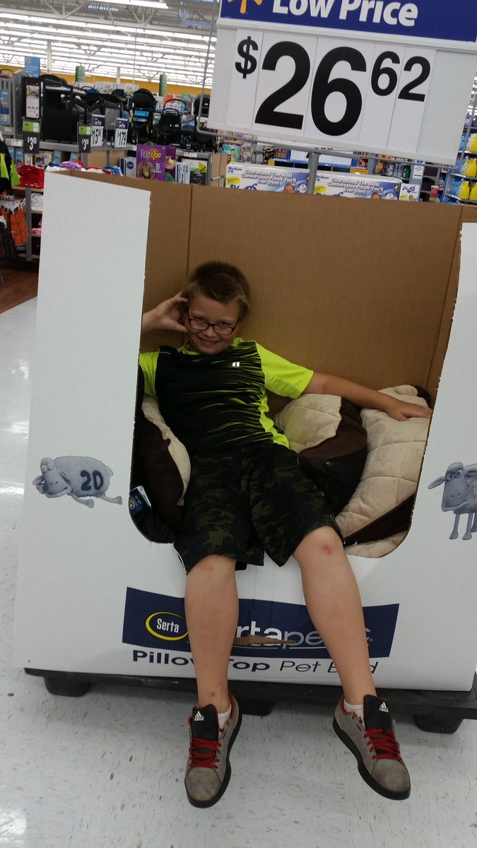 fathertime2245's tweet image. Pillow didving