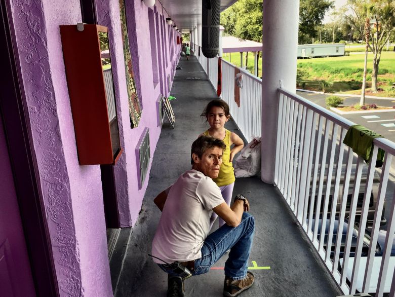 FilmSchoolShort's tweet photo. Director Sean Baker ('Tangerine') continues to take risks in his new film 'The Florida Project'. @IndieWire https://t.co/zI32dQuXxq https://t.co/6VWKS5e8dy