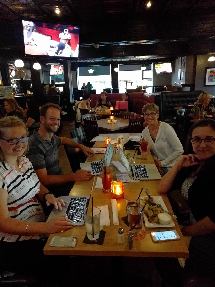 lesmcbeth's tweet image. Toronto is here! So many @CISOntario schools and #cohort21 Ts representing tonight at #pubPD #maplesyrupedu