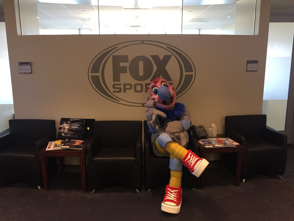 ChuckTheCondor's tweet photo. Just hanging out with our NEW friends over at @FOXSports. Thanks for the tour. I'll fly by again soon. #LAC #NewFriends #SupChuck #FoxSports https://t.co/TCmV8HYJBw