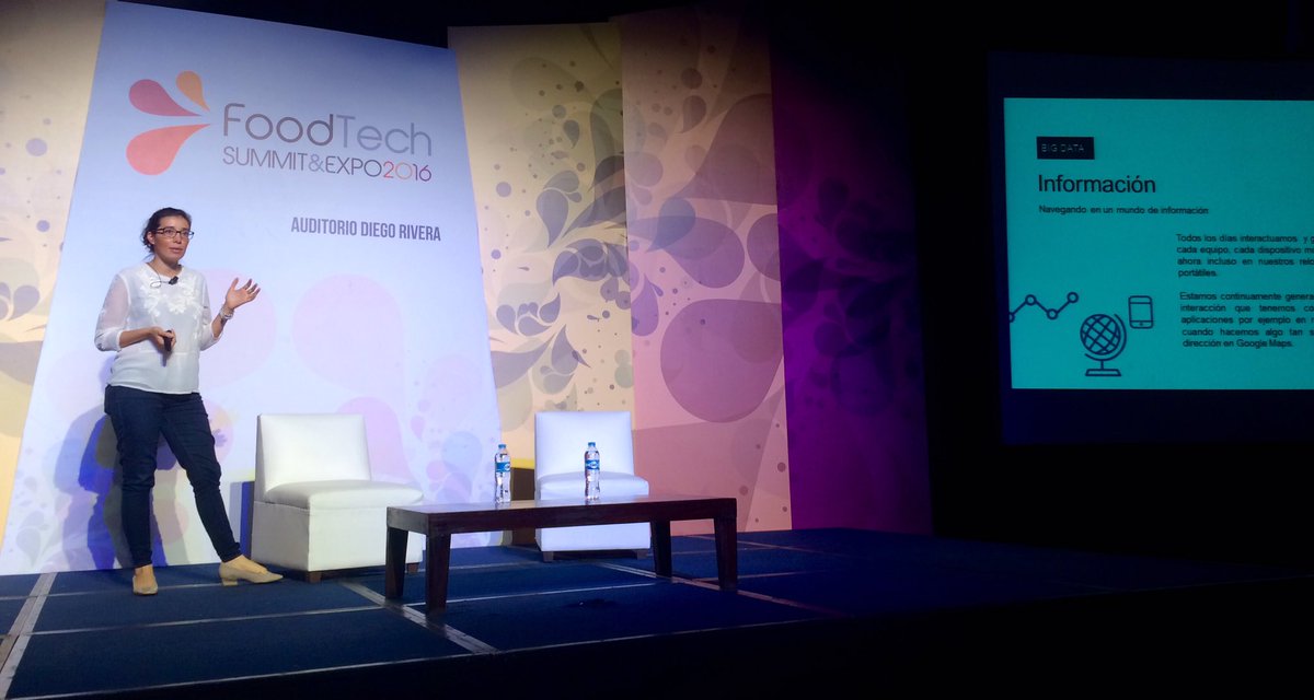 VickyBace's tweet photo. #Yovoyalfood @Somos_Datos excelente presentación porque efectivamente TODOS SOMOS DATOS https://t.co/ZukvcRB5VX