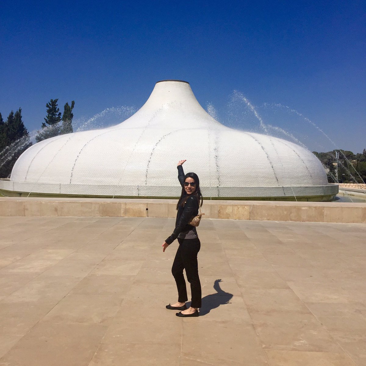 MswickMaureen's tweet photo. Emily P showing off sculptor at Israel Museum..... https://t.co/Pl2T7iei0m