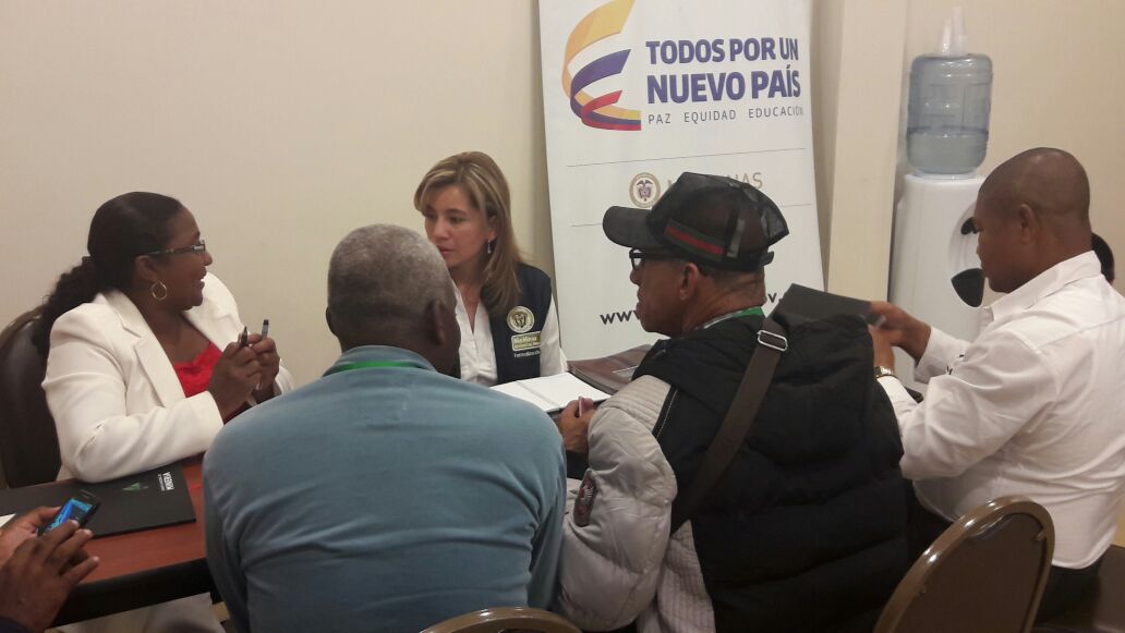 MinEnergiaCo's tweet photo. .@MinMinas atiende a mineros de Pasto y responde sus inquietudes para trabajar juntos por una #MineríaBienHecha en nuestro país. https://t.co/DOo80iRCBK