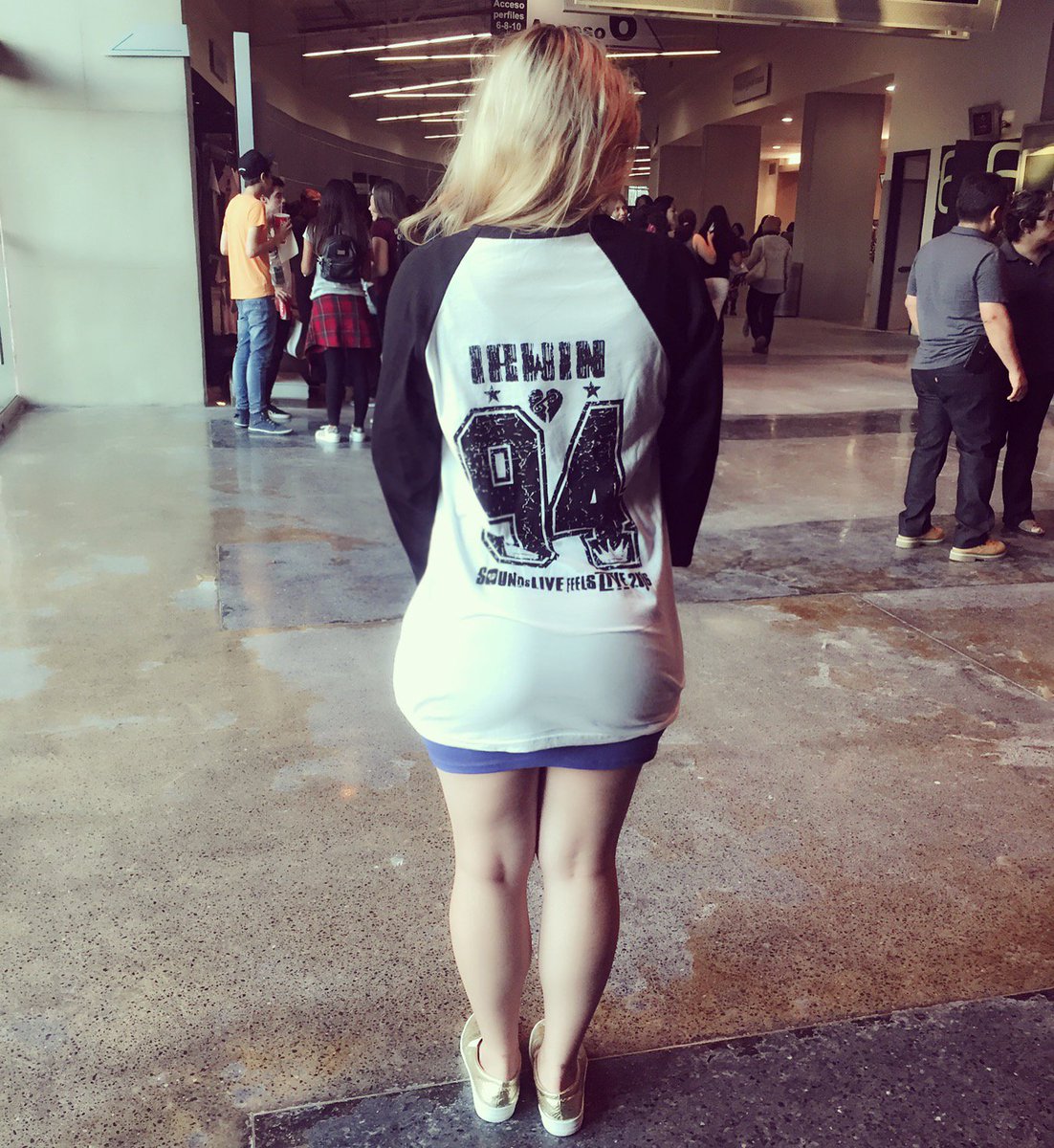 bmez12xo's tweet photo. #soundslivefeelslive #ashtonirwin love you lots!!! 💕⚡️🤘🏻😎🤓❤️ @Ashton5SOS #5sos #5sosmonterrey #5SOSMEXICO @5SOS 💖💖💖💖 #slflvip ⚡️ https://t.co/ag2vOoJfeX