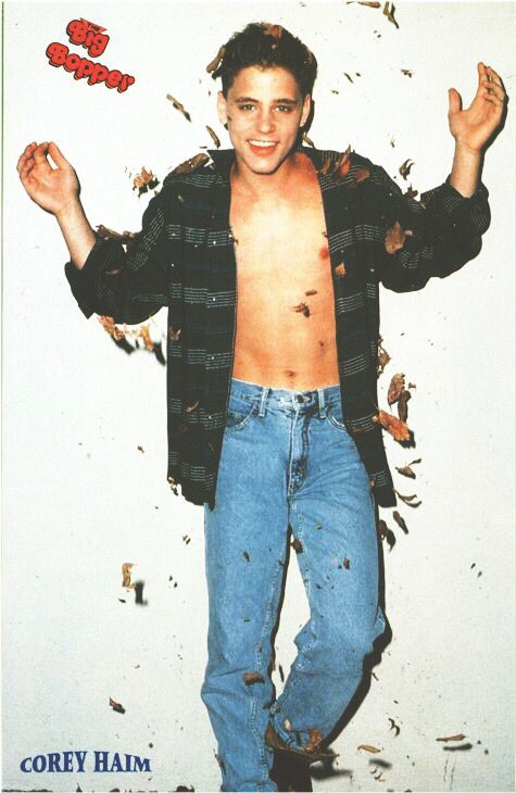 strwberrygirl's tweet photo. happy first day of Fall!! Corey Haim invented Fall 🍁🍂🎃👻❤️!! https://t.co/vlpKUTUikU