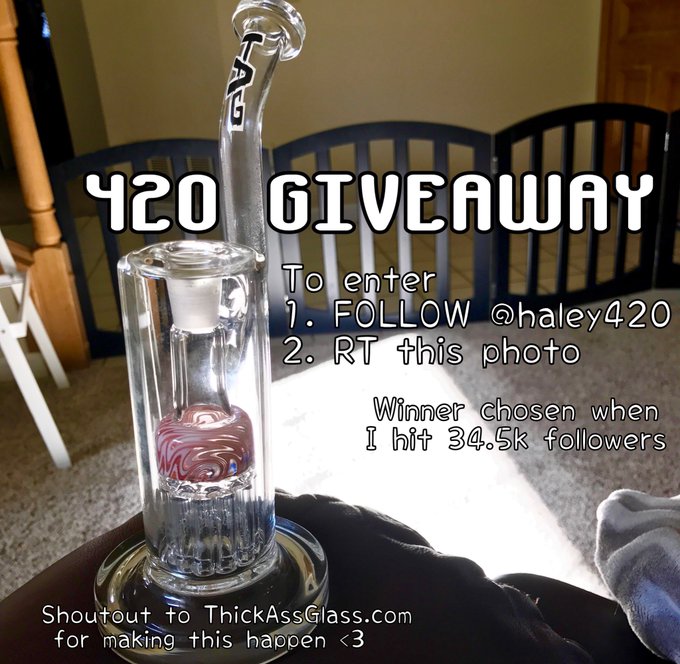 ❤️💛💚 420 GIVEAWAY!
To enter 
1. Follow @haley420
2. RT this photo https://t.co/BBsLD3nyuj