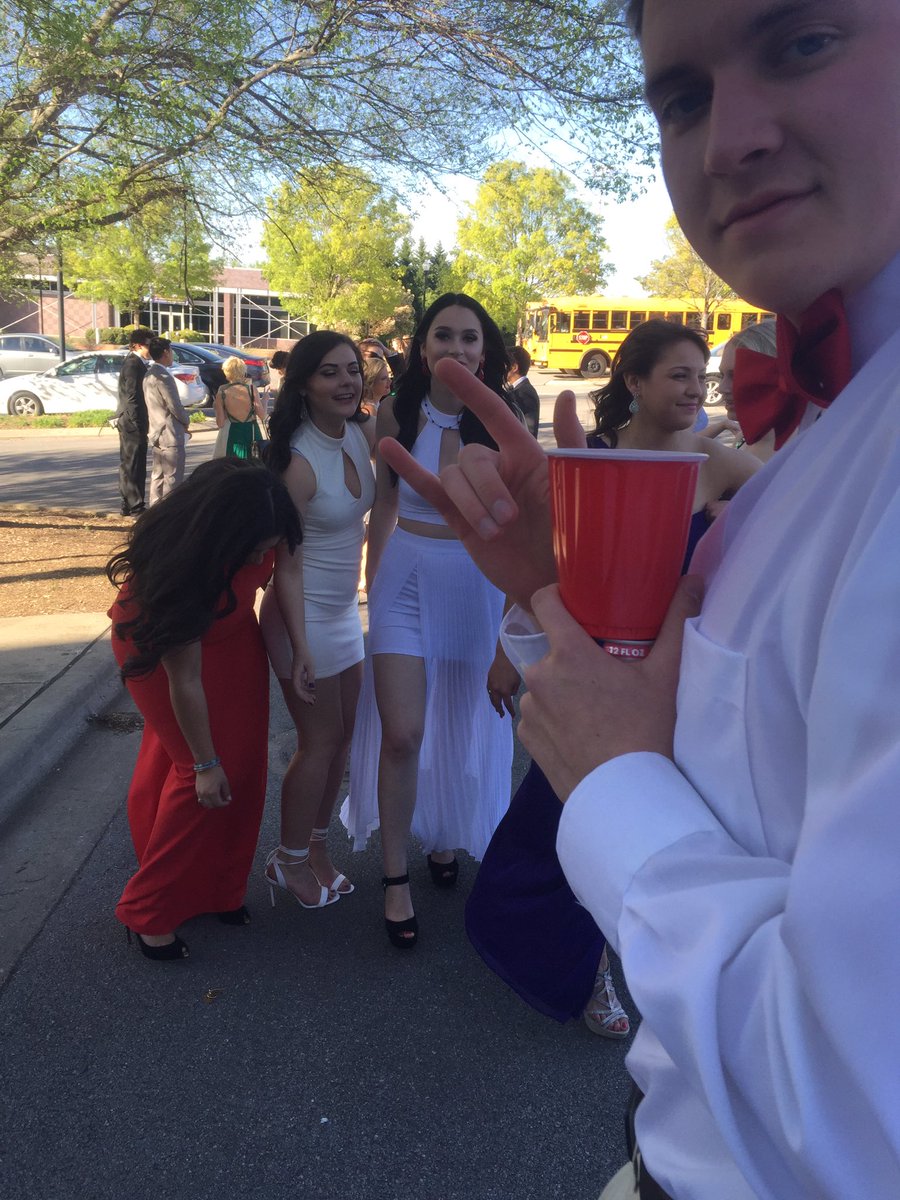 kinseymertens's tweet photo. @rdeak77 @LambdaChiUTC @KappaDeltaUTC #choptography https://t.co/rYYRLJdL0C