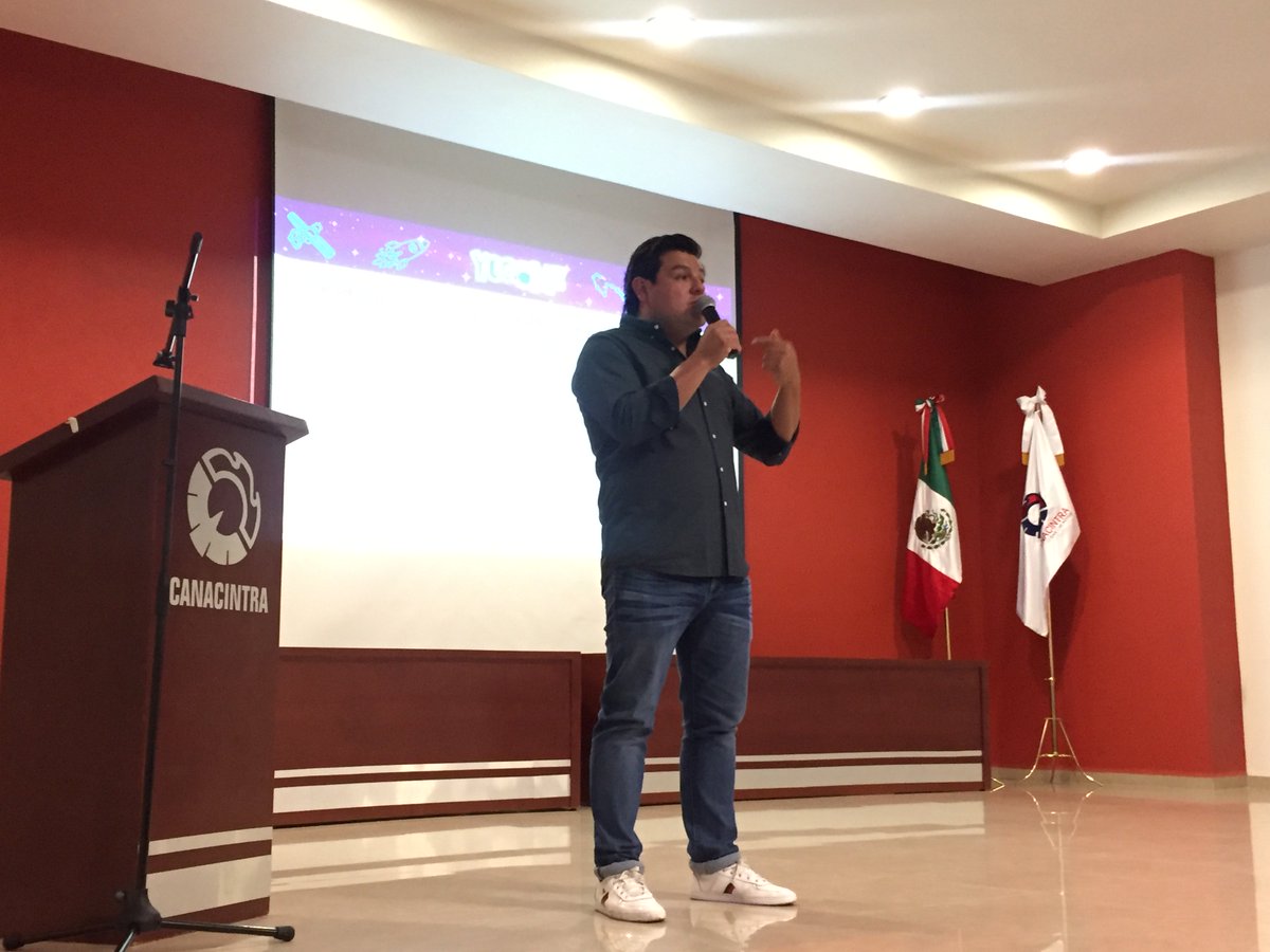 pedromartinez's tweet photo. Gracias a lord @yogome @manolodiaz por la platica en el #swslp2016 @SWSanLuis https://t.co/o9R01eW2Mg