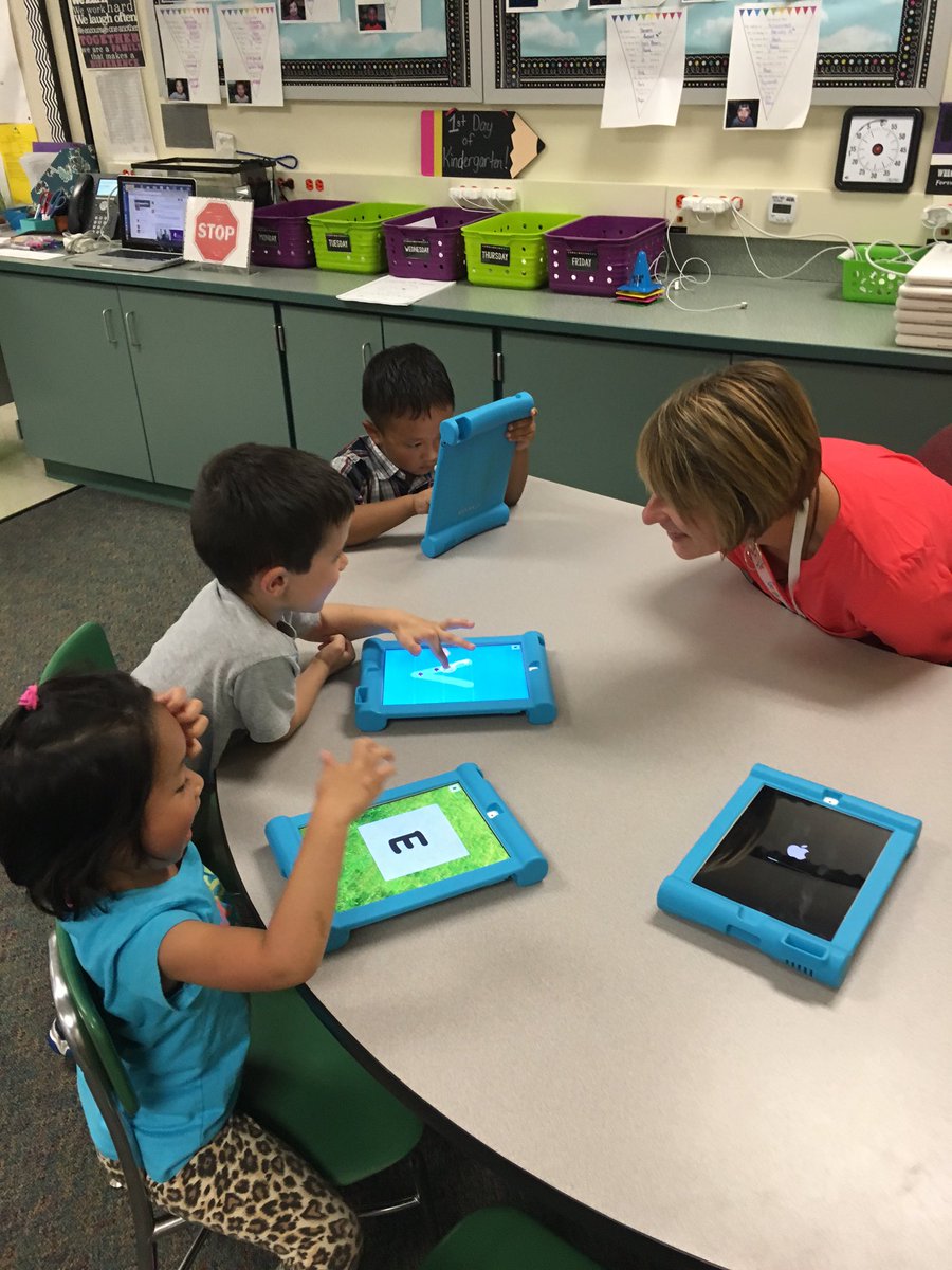 MrsHickeyK's tweet image. Thank you so much @ChristinaMLuce for teaching us all about using our iPad apps today!! So much fun😊#LearningwithTechnology #ProudtobeDDE