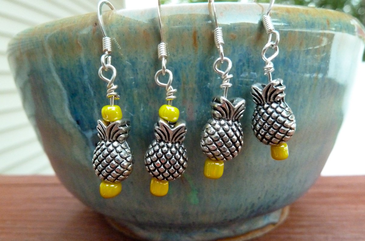 SarahBsNH's tweet photo. Pineapples anyone!? https://t.co/Cxqgfjwta4 #pineapples #jewelry #jewelryonetsy #etsy #earrings #handmadehour #handmade #etsypreneur https://t.co/trCh9gHIjR
