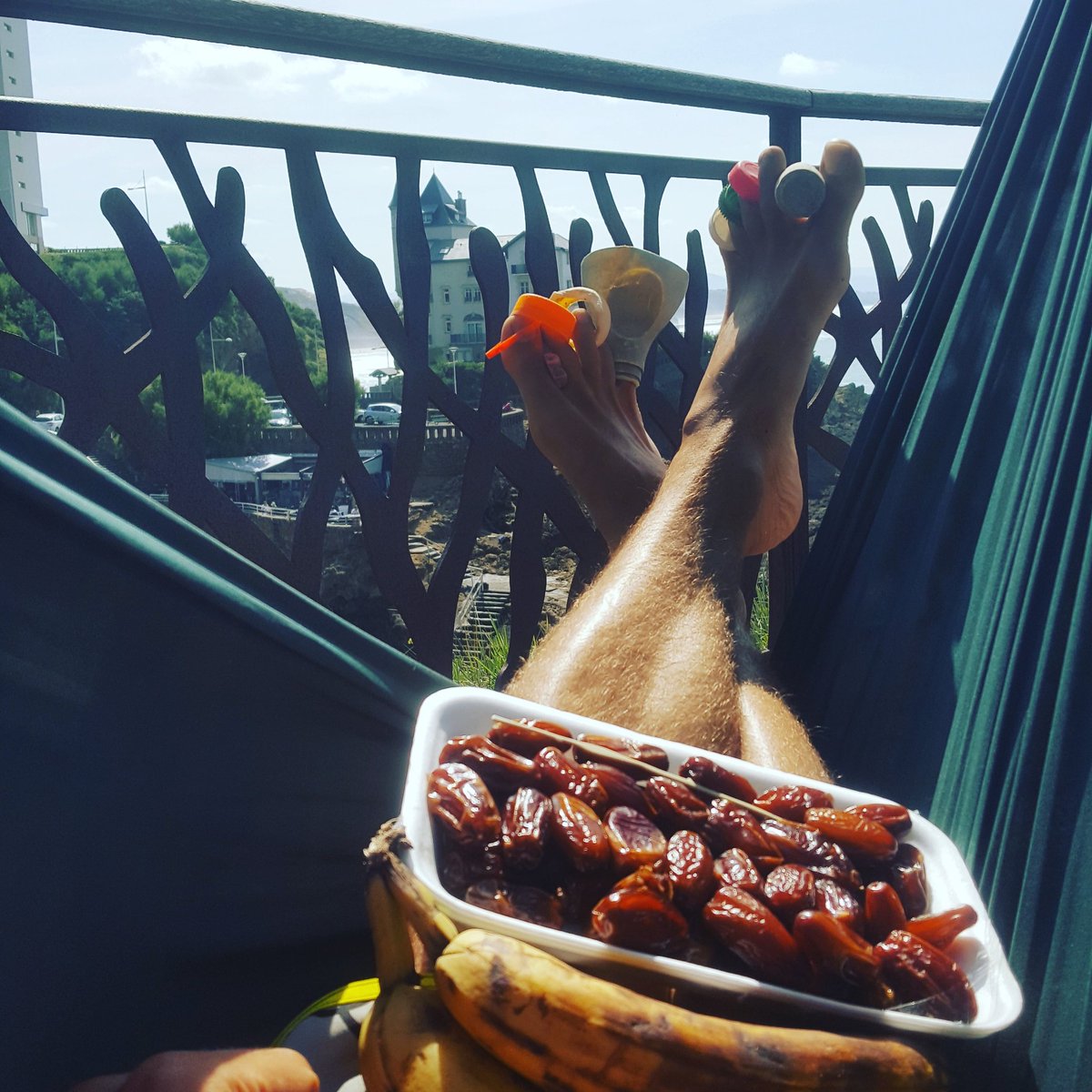 churos64's tweet image. Un peu de repos et de calme  avant de reprendre la chasse !! sieste,soleil,et une petite manucure😉🤗😁#trashgo