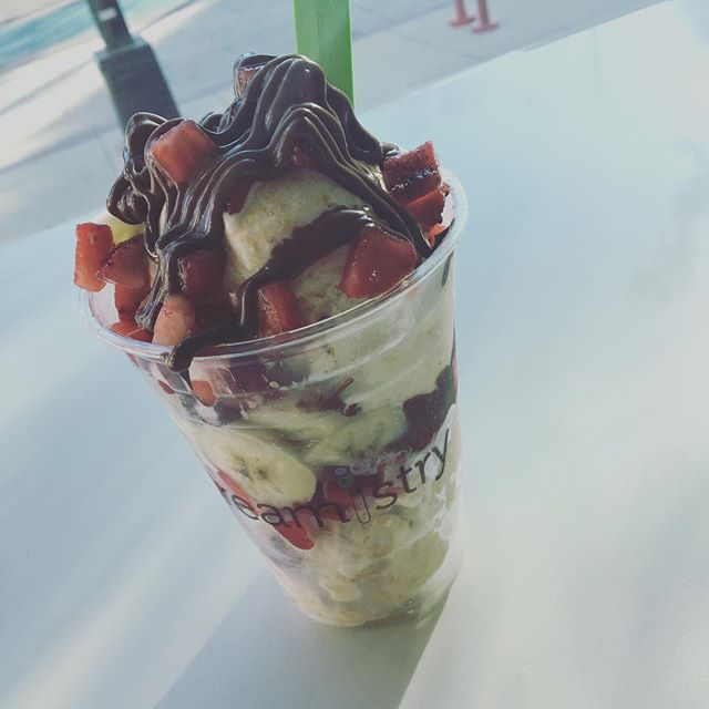 CreamistryLB's tweet photo. Yum. 🍦🍦🍦 📷: @itzmilliardo https://t.co/MdyZS5WVT5