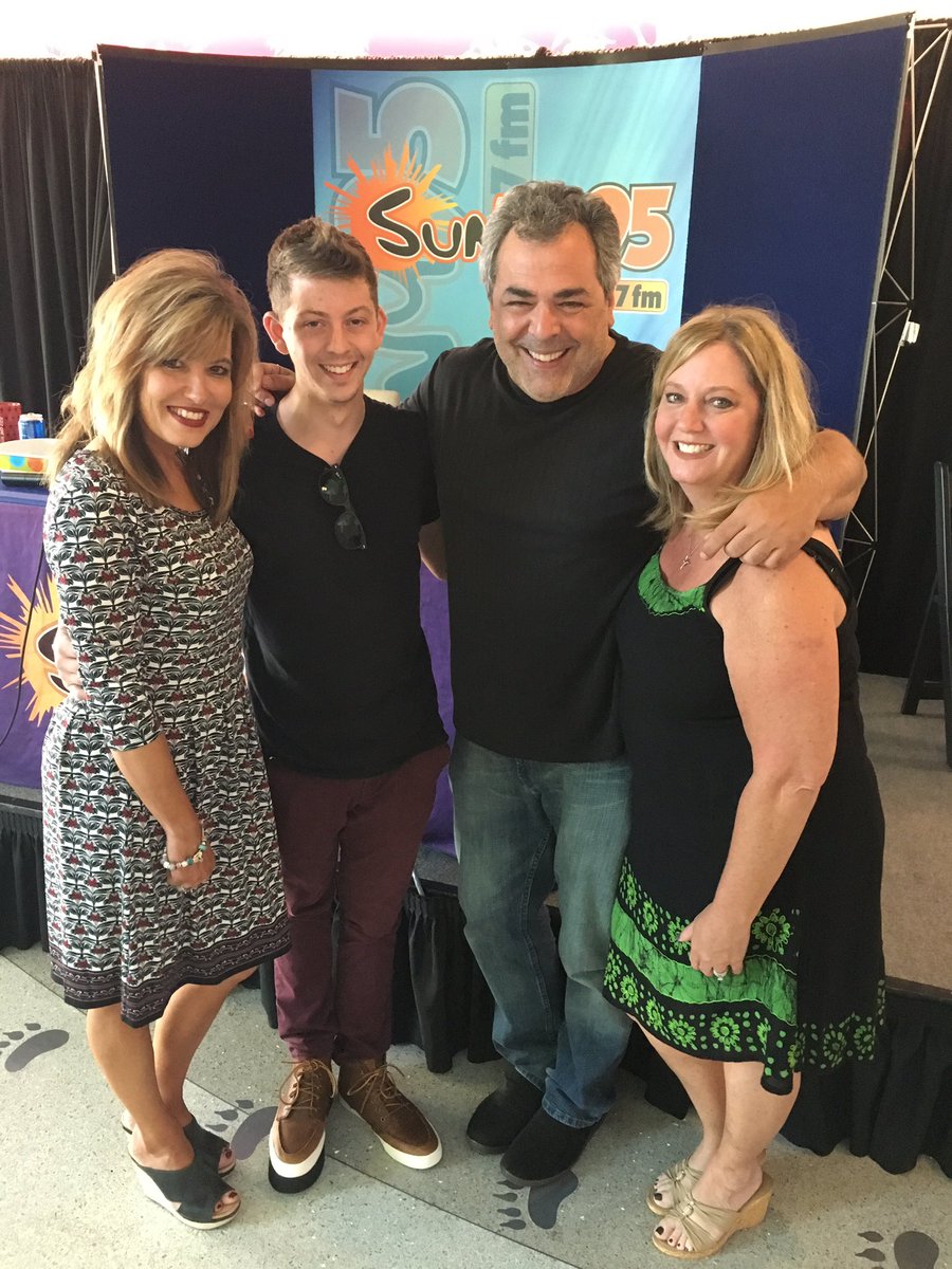 beJAKESTRONG's tweet image. Nice meeting you today Dino and Stacy! @Sunny95News @DinoTrip @nationwidekids