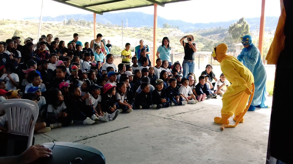 createatroec's tweet photo. #LOJA | Jenny Portilla y Dany Pabón presentan "Otra historia de gatos" para niños de la Escuela Municipal Borja. https://t.co/rdzMAXNbwE