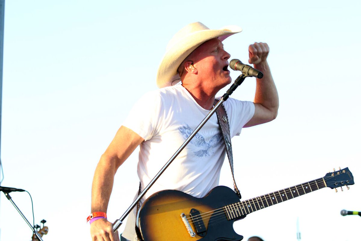 PocoFest's tweet image. "Yeah, I'm a hard man to love but thank God she does..." @KevinFowler 
#PocoFest2016 #KevinFowler #Music #Country