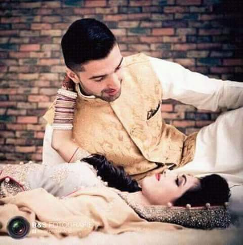 majno3344's tweet photo. Jaghti #AnkhOon sy Bhi DaikhOoo Duniya Ko ... <3
KhuwBo Ka kya Hai Wo Tou Hr ShaB Aty Hen ... :* https://t.co/w0wNfuaH64