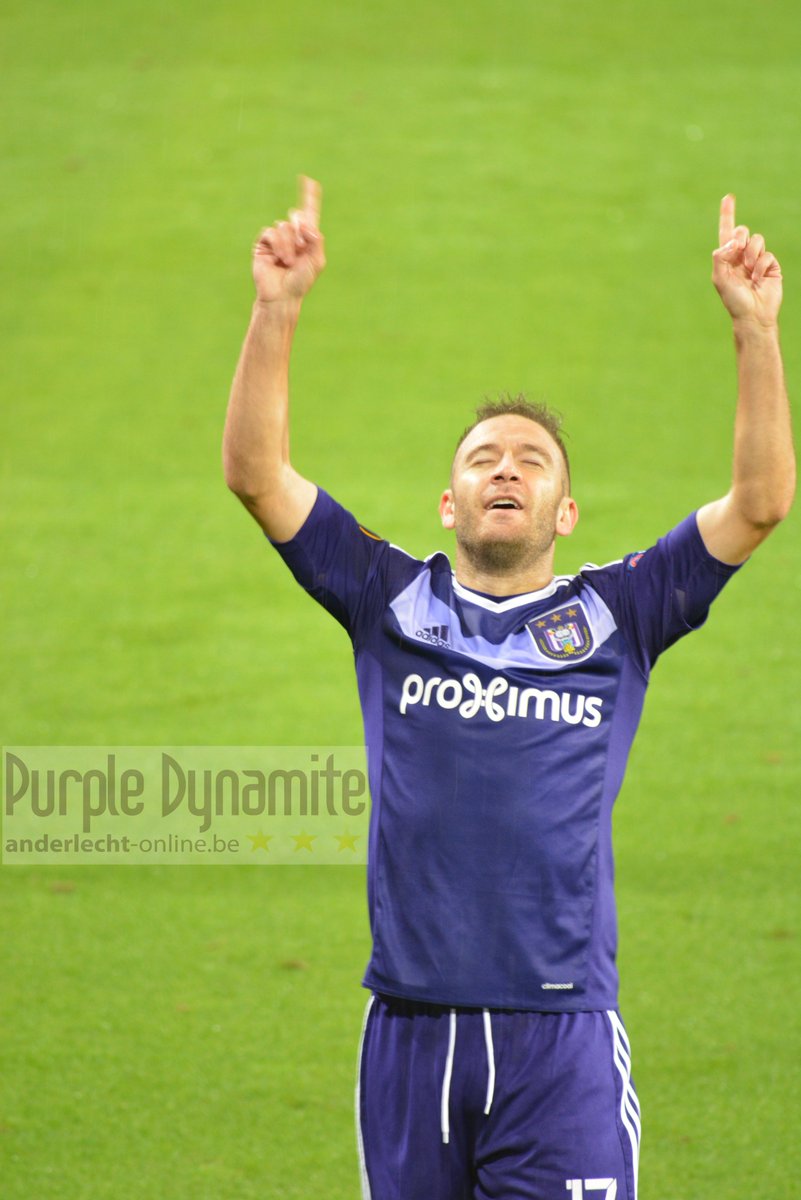 rsca_online_fr's tweet photo. gracias @Diego11Capel #andqab #UefaEuropaLeague #uel #andonline #purpledynamite #rsca #Anderlecht #coym https://t.co/T1AVQt6tSD