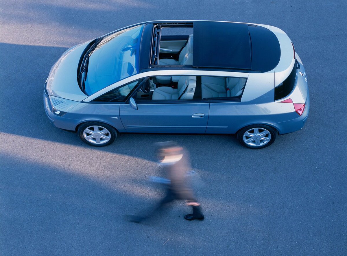 Avantime_Life's tweet photo. Back with a bang! #RenaultAvantime #FuckTheFiatMultipla @renault_uk #CarriesNumerousPeople @Groupe_Renault #Superb https://t.co/Y9RawihGVu