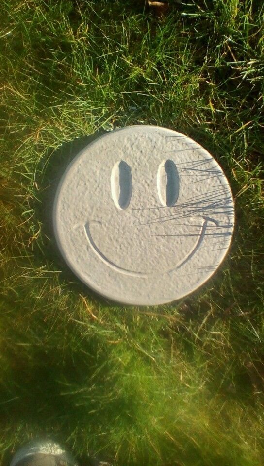 Garden And Gardening On Twitter Smiley Face Emoji Stepping Stones Funny Novelty Gift Read More On Ebay Here Https T Co Szlt5czuqe
