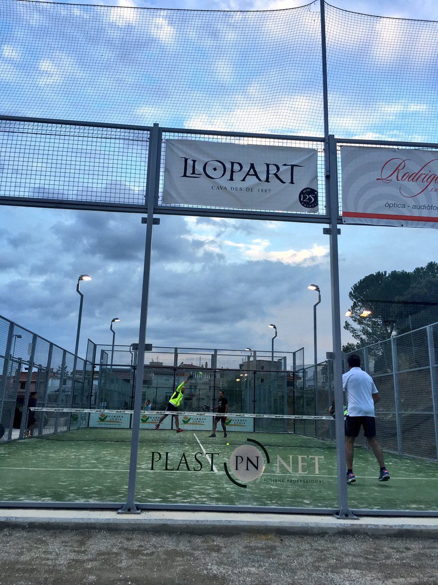 calfontmoreres's tweet photo. Els participants del Rànking #CalFontLesMoreres no paren de jugar. 
#Pàdel 
🎾🎾🎾🎾 https://t.co/W2bdu9eaq3