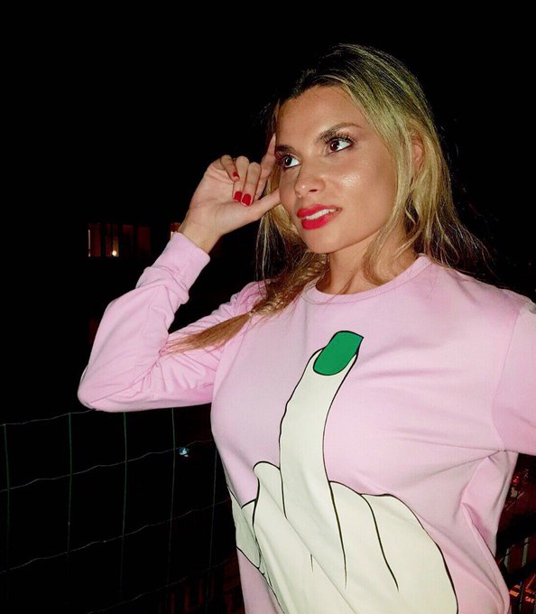 Me encantan las indirectas directas. Buenas noches bonit@s!!💚 @EnzodiPiettro https://t.co/ihKkMVF69F<a href="/tag/mencantasonreir"class="tags"><span>#mencantasonreir</span></a>
